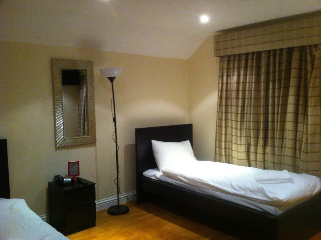 The Greyhound Cottage Chigwell Room photo
