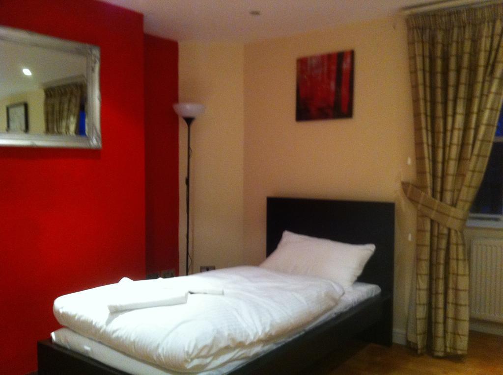 The Greyhound Cottage Chigwell Room photo